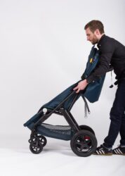 Zbliżenie na koło i zawieszenie wózka Firefly WeGo